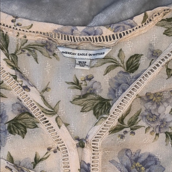 American Eagle Flowy Top - Picture 3 of 3